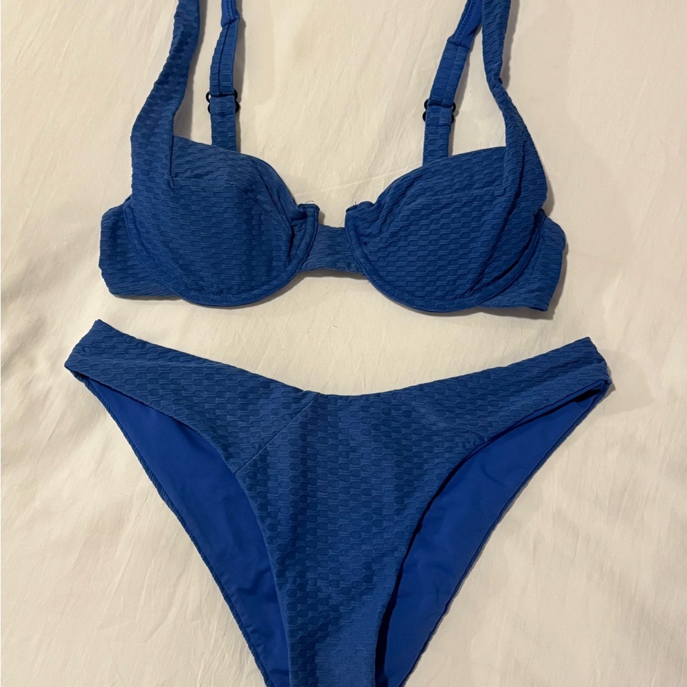Vetchy Laguna bikini
